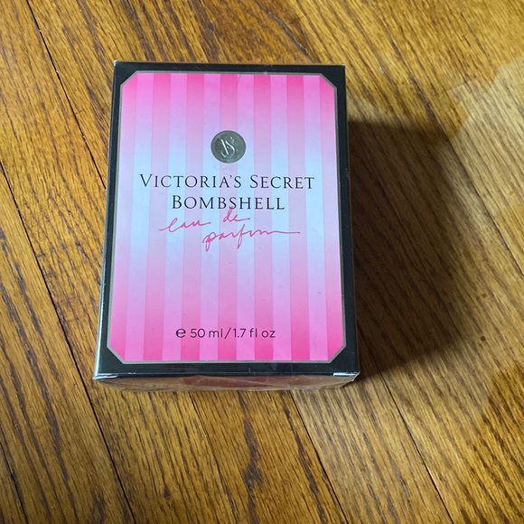 New in box Victoria’s Secret bombshell perfume - Picture 1 of 2